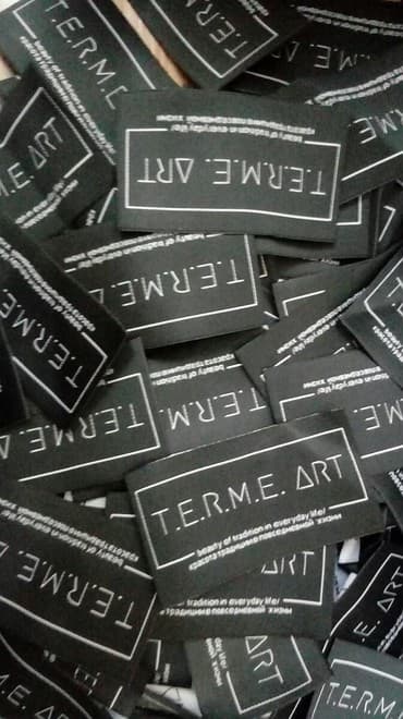 наклейка реклама: Вшивные текстильные бирки и ярлыки — 1