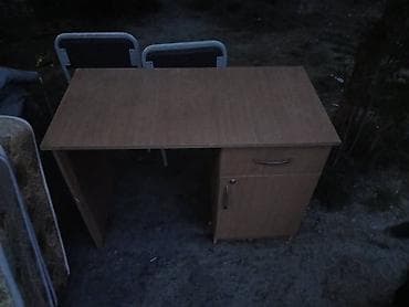 парта шкаф: Письменный стол с тумбой - Материал: ЛДСП под дерево - Компоновка — 1