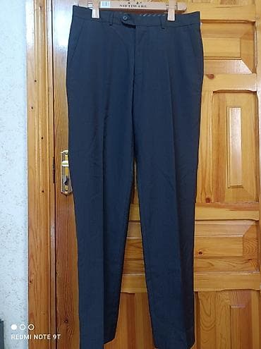 Домашние костюмы: Классические мужские брюки темно‑серого цвета с тонкой вертикальной — 10