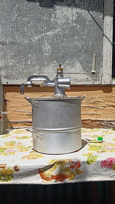 Техника для кухни: Мантышница- 1250с, месорубка- 450с — 1