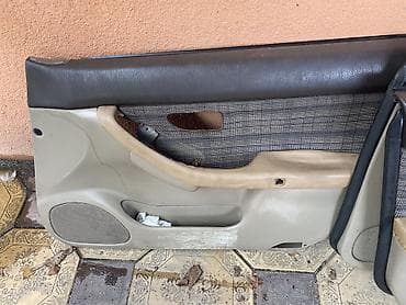 tesla model x: Дверная карта Subaru 2000 г., Б/у, Оригинал — 2