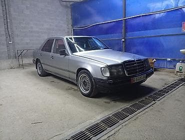Mercedes-Benz W124: 1988 г., Седан