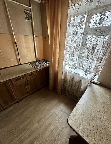 адмираль: 1 комната, 35 м², Индивидуалка, 2 этаж, Старый ремонт — 2