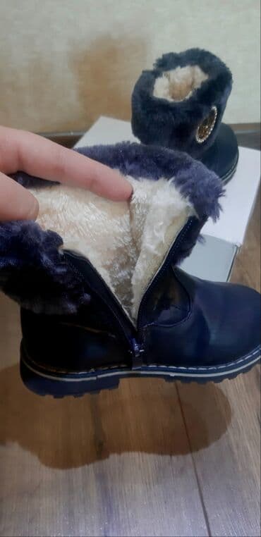сапоги зимние женские натуральная кожа натуральный мех распродажа: Продаю детские зимние сапожки: Первые - размер 26, цена 200 сом В — 3