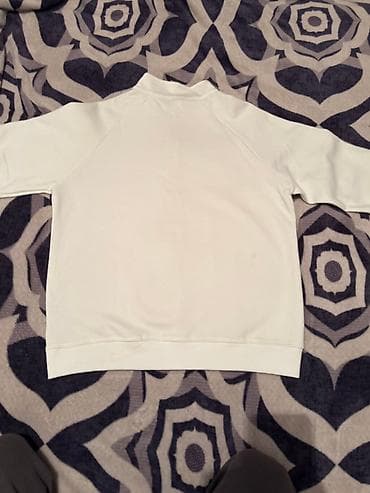 Мужская одежда: Продаю новый полузамок
Размер:L и М — 3