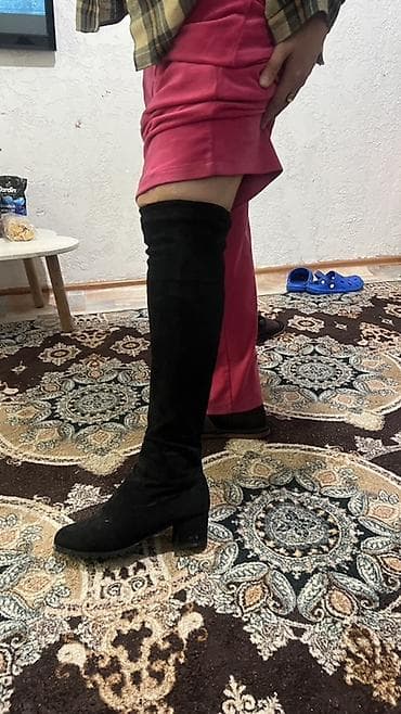 Сапоги: Женские замшевые ботфорты-носки, черные. - Высота: выше колена. - — 3