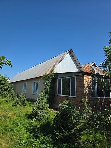 Продаётся жилой дом с большим зелёным участком в 15 соток и видом на