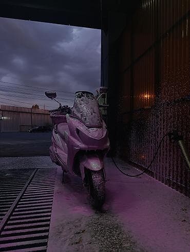 скутер н макси: Максискутер белого цвета с агрессивным дизайном Основные особенности — 5