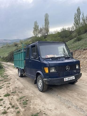 фронтальный погрузчик 3 куба: Легкий грузовик, Mercedes-Benz, Дубль, 3 т, Б/у — 1