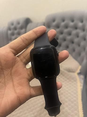 Эпл вотчи 7 серии,черные,32гб,92% акб,потертости имеются,не учитывая