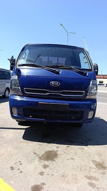 bongo: Kia Bongo III — компактный бортовой грузовик синего цвета. Кузов и — 1