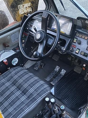 ледовый каток: Автокран, 2001 г., от 30 м — 9