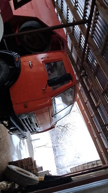 ромбик зеркало: Самосвал КАМАЗ (оранжевый), трехосный, кузов с гидроподъемником — 4