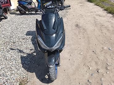 Скутер 50–125 см³ (визуально серия типа Yamaha/Canyon/Dongfang)