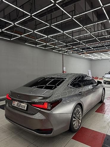 mersedes e: Lexus ES: 2021 г., Гибрид, Седан — 2