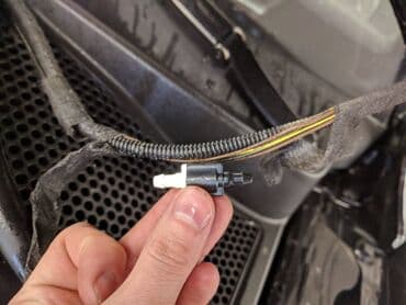 клапн: Клапан омывателя лобового стекла. Новые, в наличии. Оригинал, Япония — 2