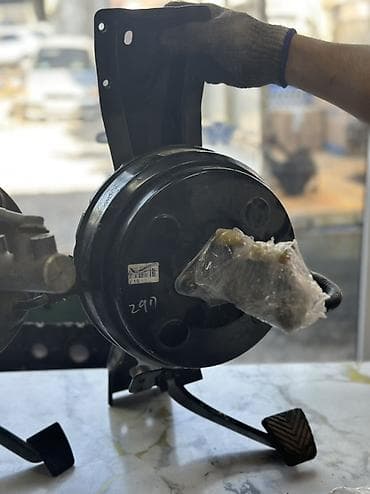 Вакуумный усилитель тормозов в сборе с педальным узлом Механика и