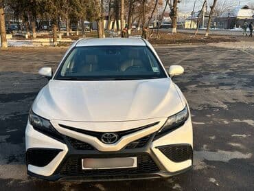 Toyota Camry: 2022 г., Бензин, Седан