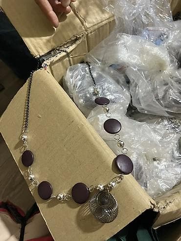 женские вещи даром: Отдам даром пуговицы нитки бу остатки ткани — 3