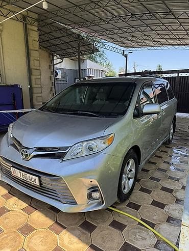 Toyota Sienna: 2019 г., 3.5 л, Автомат, Бензин, Минивэн — 1