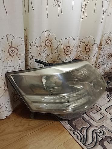 led h7: Комплект передних фар Toyota Б/у — 4