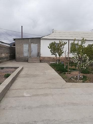 4 комнаты: В г.Балыкчы продаётся четырёх комнатный полдома со всеми условиями.! — 1