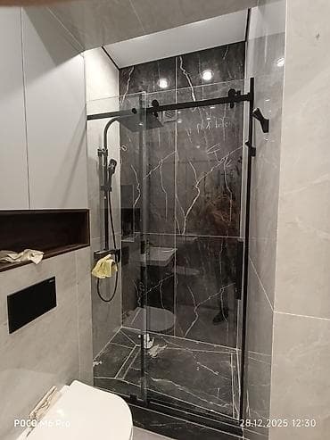 дверь для душа: Стеклянные конструкции на заказ - Изготовление и монтаж душевых — 3