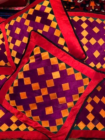 Текстиль: Продам подушки 2 комплекта по 6штук. Цена за 1 комплект 2000 сом — 1