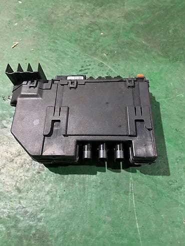 m111 2 2: Блок предохранителей Mercedes-Benz 2008 г., Оригинал — 1