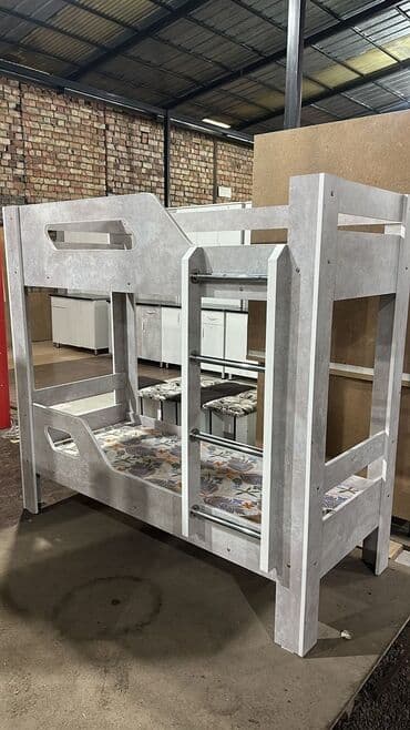 Двух ярусный кровать