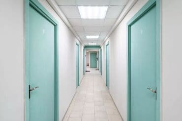 найти работу с проживанием: Вакансии на складах (вахтовый метод) Открыты позиции: - Комплектовщик — 4