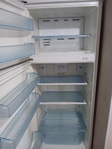 холодильник бук: Холодильник Beko, Двухкамерный, No frost — 1