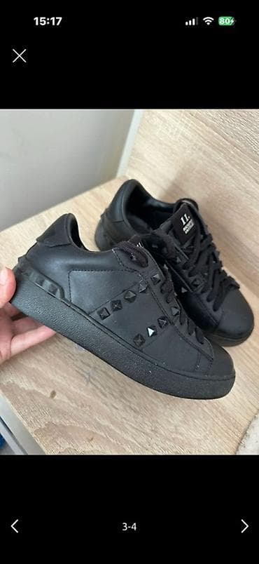 Состояние отличное . Носили пару раз . Кроссовки Valentino Garavani