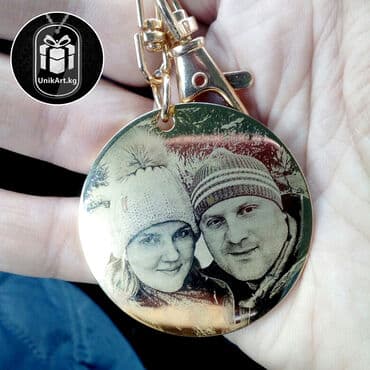 эксклюзивные свадебные пригласительные: Круглые брелки из ювелирной стали с вашим фото или текстом — 10