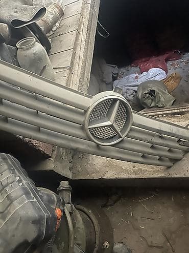 Рулевая часть: Решетка радиатора Mercedes-Benz Б/у, Оригинал — 2