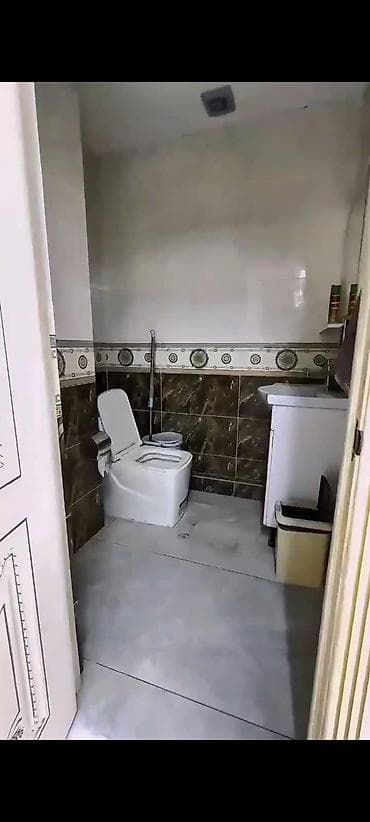 4 кв: Сдаётся нежилое помещение 114 кв.м. на первом этаже жилого дома с — 3