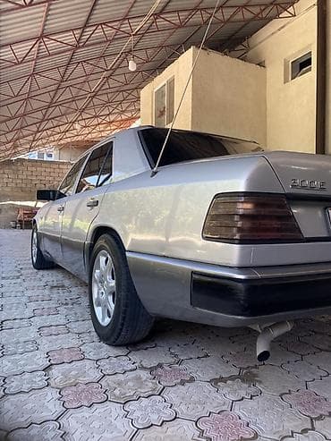 два авто: Mercedes-Benz W124: 1989 г., 3 л, Автомат, Дизель, Седан — 4
