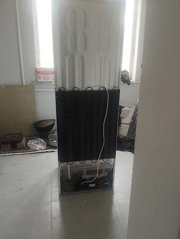 mini refrigerator: Холодильник Indesit, Б/у, Двухкамерный, De frost (капельный), 60 * 1 * — 2