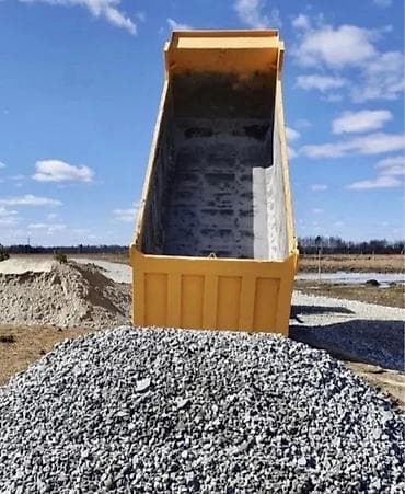 Доставка сыпучих материалов Отсев простой серый мытый крупный мелкий