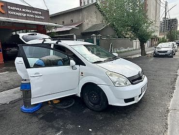 Toyota Corolla Spacio: 2004 г., 2 л, Автомат, Бензин, Минивэн