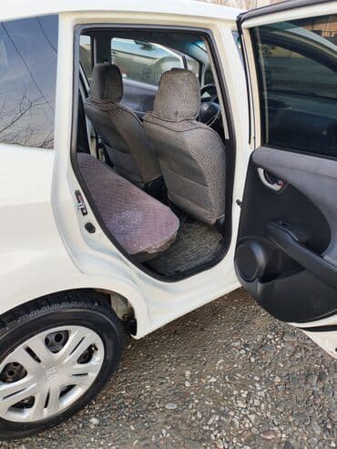 Honda Fit: 2011 г., 1.5 л, Автомат, Бензин, Хетчбек — 5