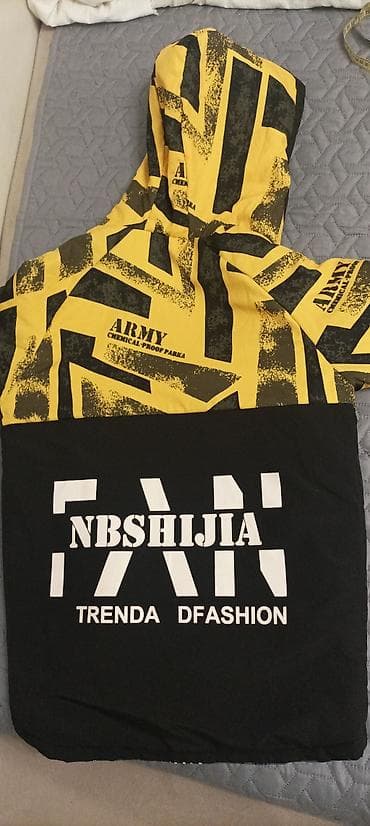 Верхняя одежда: Детская утеплённая парка с капюшоном. - Цвет и дизайн: черно‑жёлтая — 4