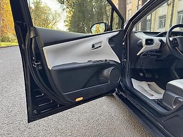 Toyota Prius: 2021 г., 1.8 л, Вариатор, Гибрид, Лифтбек — 8