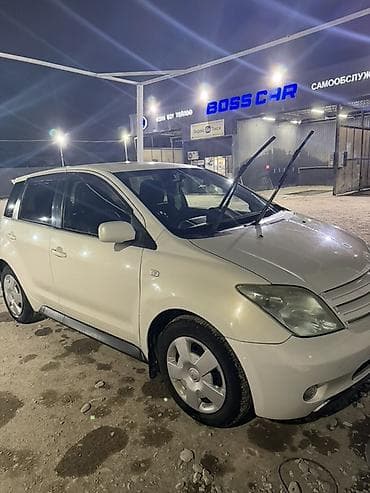Компактный TOYOTA IST, 2003, жемчужно-белого цвета Основные