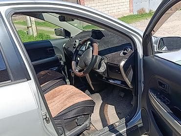 Продажа авто: Toyota Ist: 2003 г., 1.3 л, Автомат, Бензин, Хэтчбэк — 2