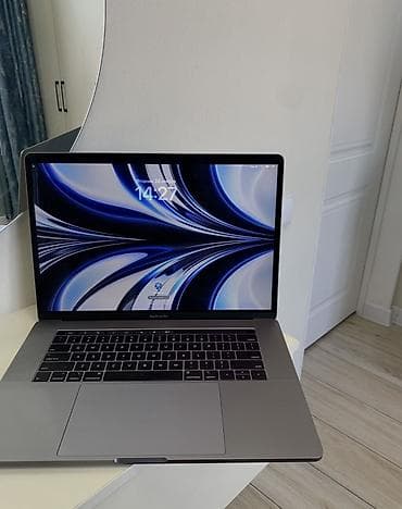 samsung a20: MacBook Pro 15" (2018) Ключевые характеристики: - Дисплей — 1