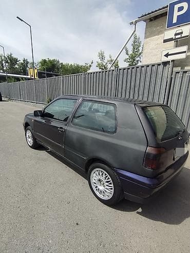 Volkswagen Golf: 1993 г., 1.8 л, Механика, Бензин, Хэтчбэк