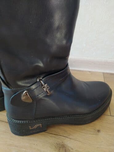 сапоги из натурального меха и кожи: Продаю тёплые сапоги 39 размер на 37. 800 с. Надевались совсем мало — 2
