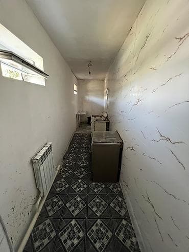 Сдается компактное помещение с базовым набором удобств. Планировка — 2