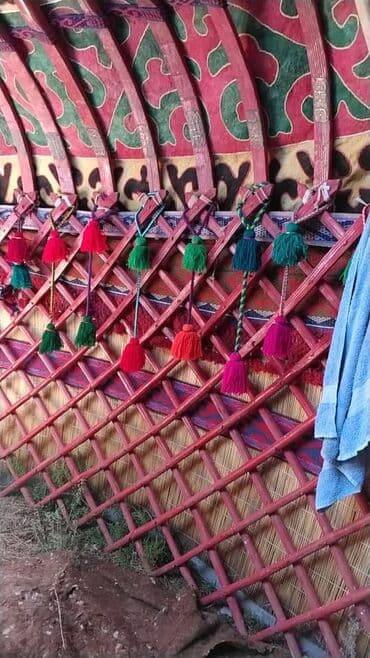 Велозапчасти: Боз уй сатылат жасалгасы жакшы кийиздери жаны жасалган 100 уук. Адрес — 3